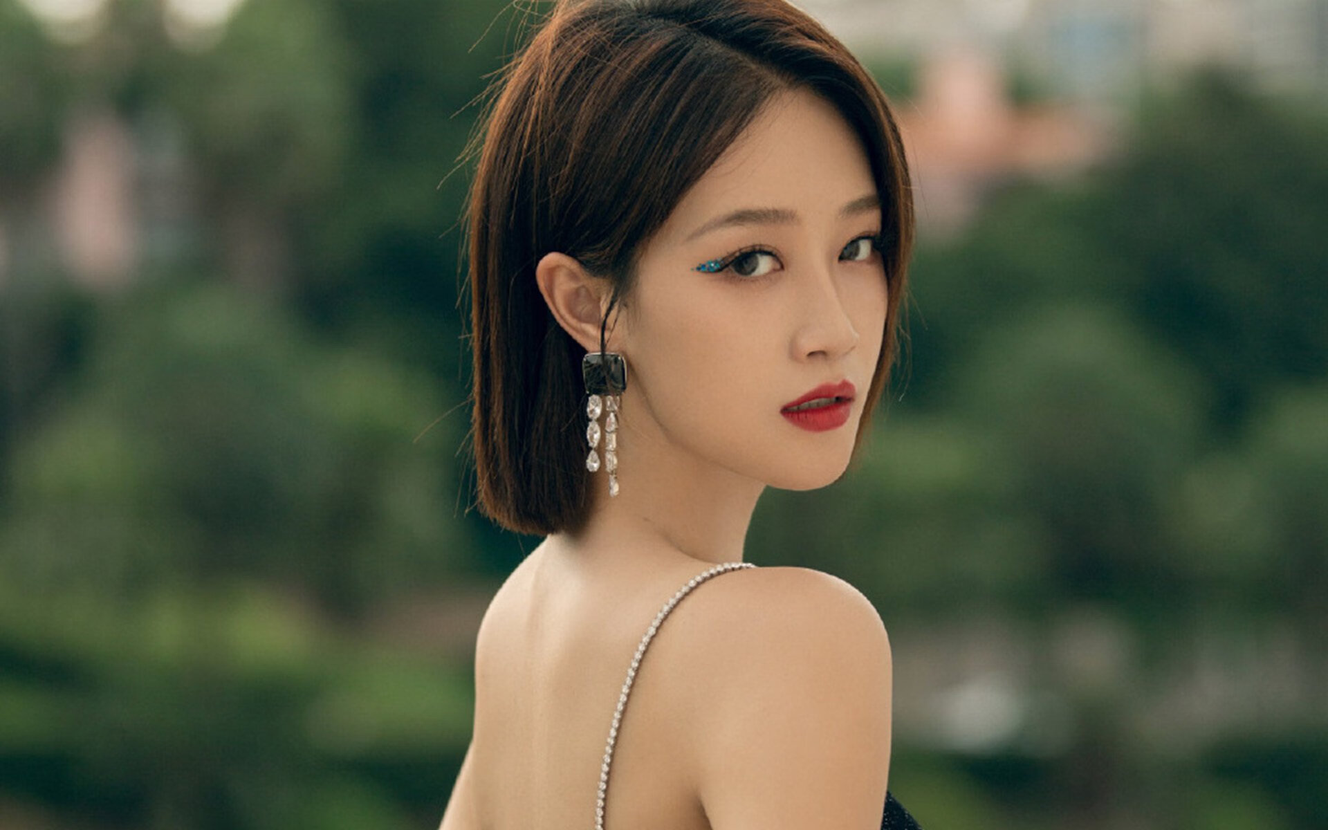 骑士横扫与意甲焦点战，跨越篮球与足球的双重风暴，贝恩式接管如何定义赛场统治力